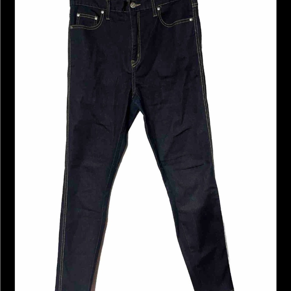 Dejour Women’s Size 13 High Waist Blue Zipper Up, 5 Pockets Blue Jeans.